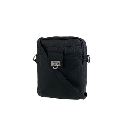Salvatore Ferragamo Gancini Small Shoulder bag Black Vintage fxkbbr