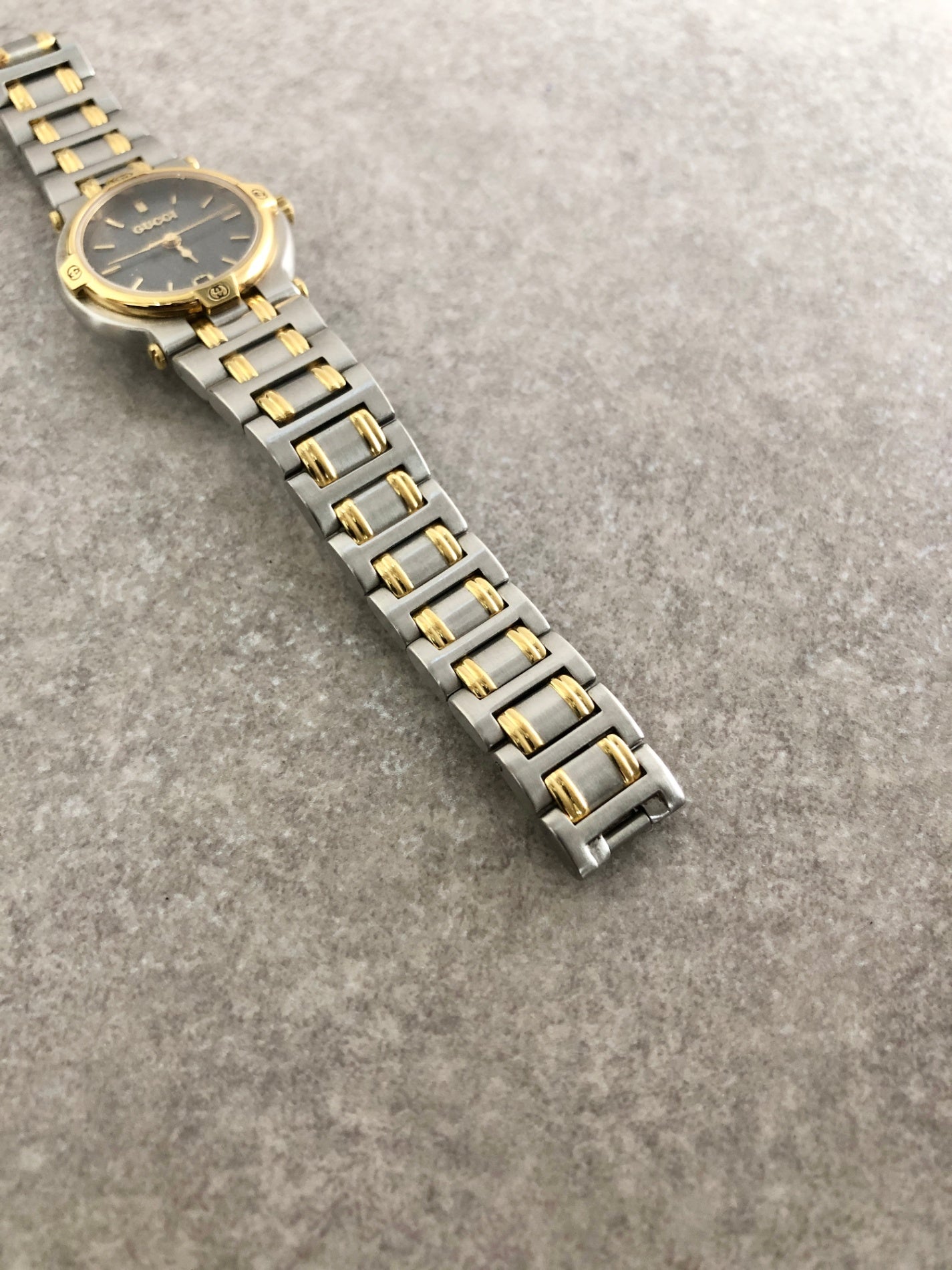 GUCCI Logo Quartz Watch Silver×Gold 9000L Vintage rttj33