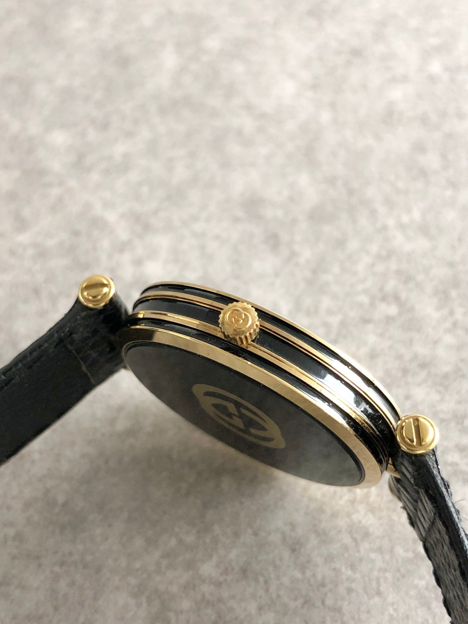 GUCCI ブラック ゴールド 時計 ボックス付き　非稼働品 GUCCI Logo Watch Gold×Black Vintage 5nk33w – VintageShop solo