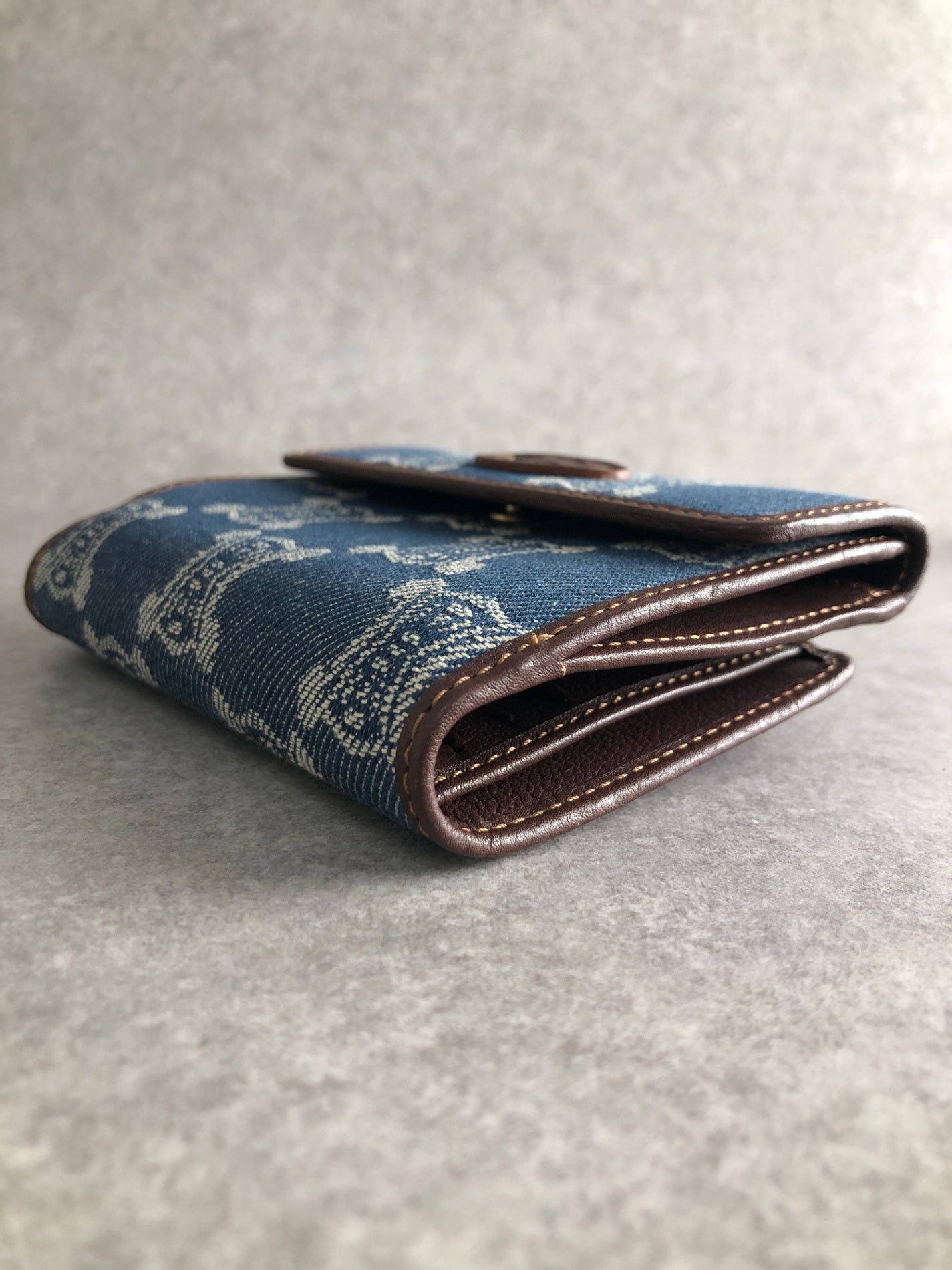 CELINE Triomphe Folded Wallet Navy Vintage vwdke2