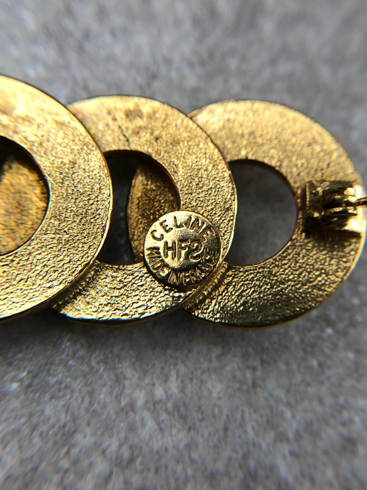 CELINE Circle Logo Brooch Gold Vintage zdjjws – VintageShop solo