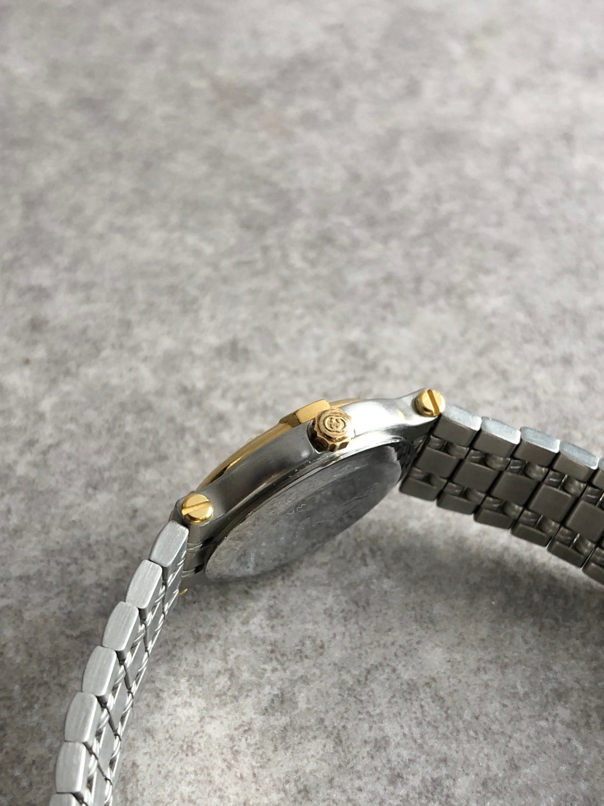 GUCCI Logo Quartz Watch Gold×Silver 9000L Vintage hsae4p