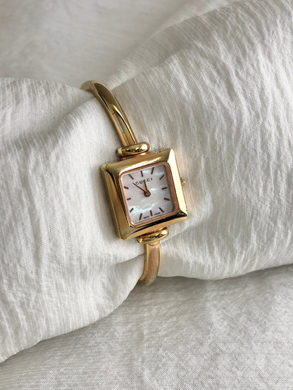 GUCCI Logo Bangle Watch Gold Vintage dsanww