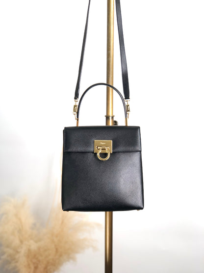 Salvatore Ferragamo Gancini Two-way Handbag Shoulder bag Black Vintage hdmvm4