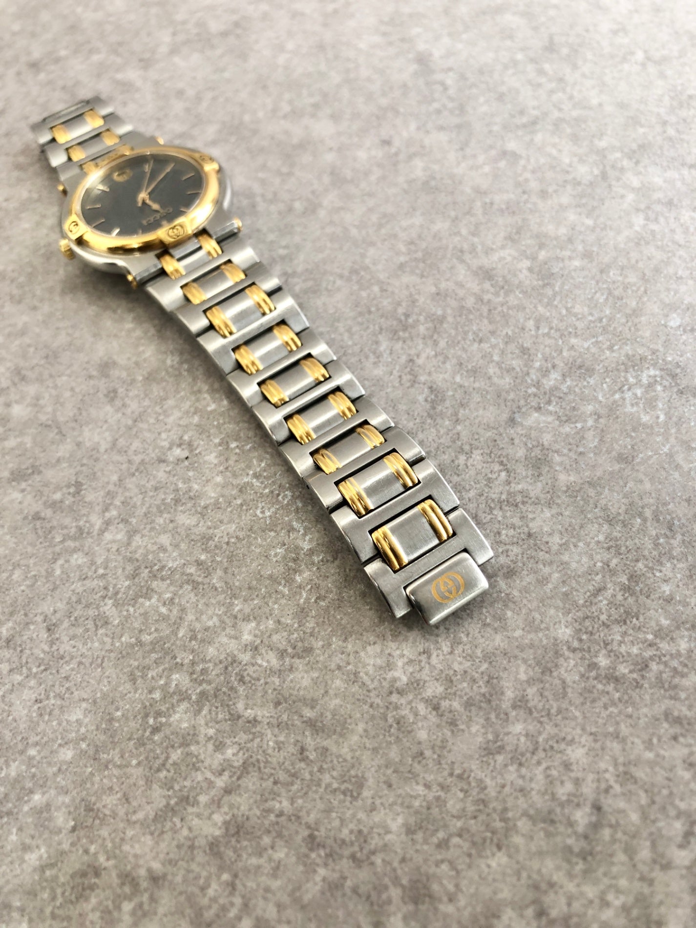 GUCCI Logo Watch Silver×Gold 9000M Vintage wa3rva