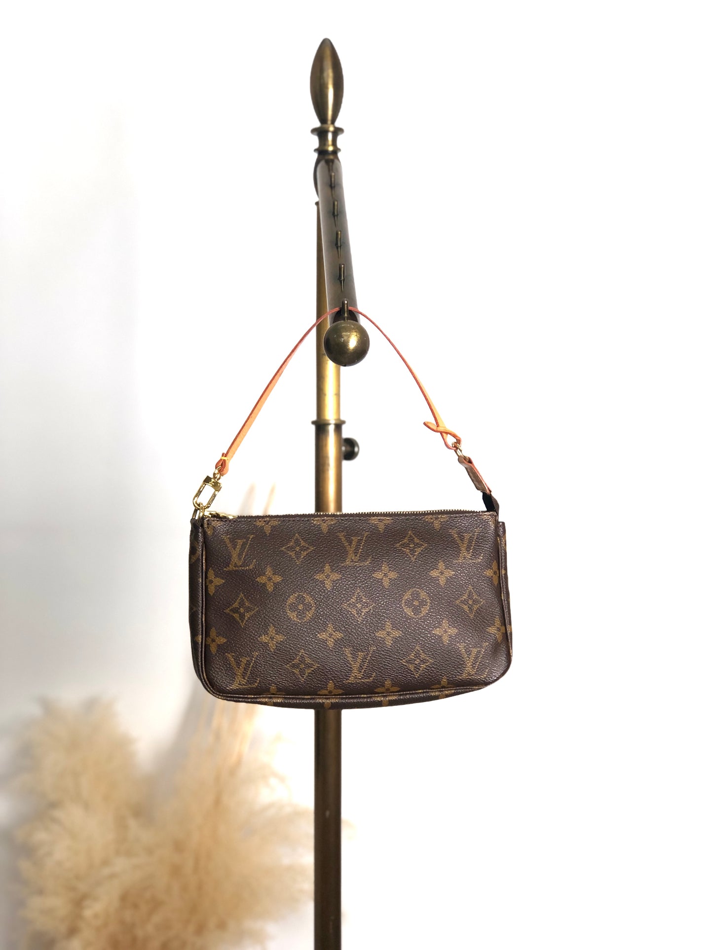 LOUIS VUITTON Monogram Pochette Accessoires Vintage htx74d