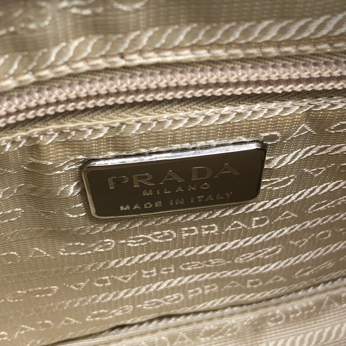 PRADA Logo Embossed Small Handbag Ivory Vintage e3ygvn
