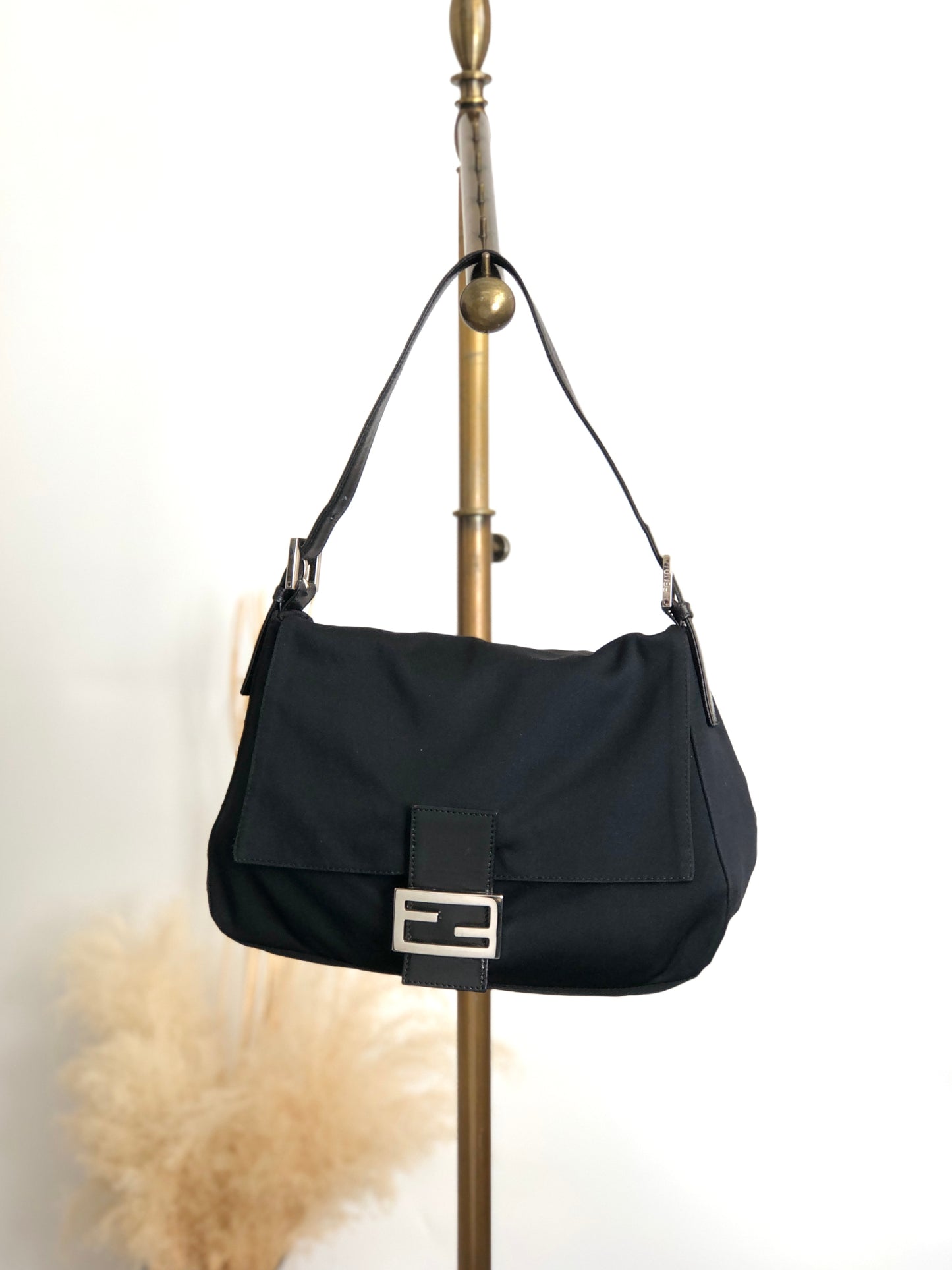 FENDI Logo Shoulder bag Black Vintage vvvemn