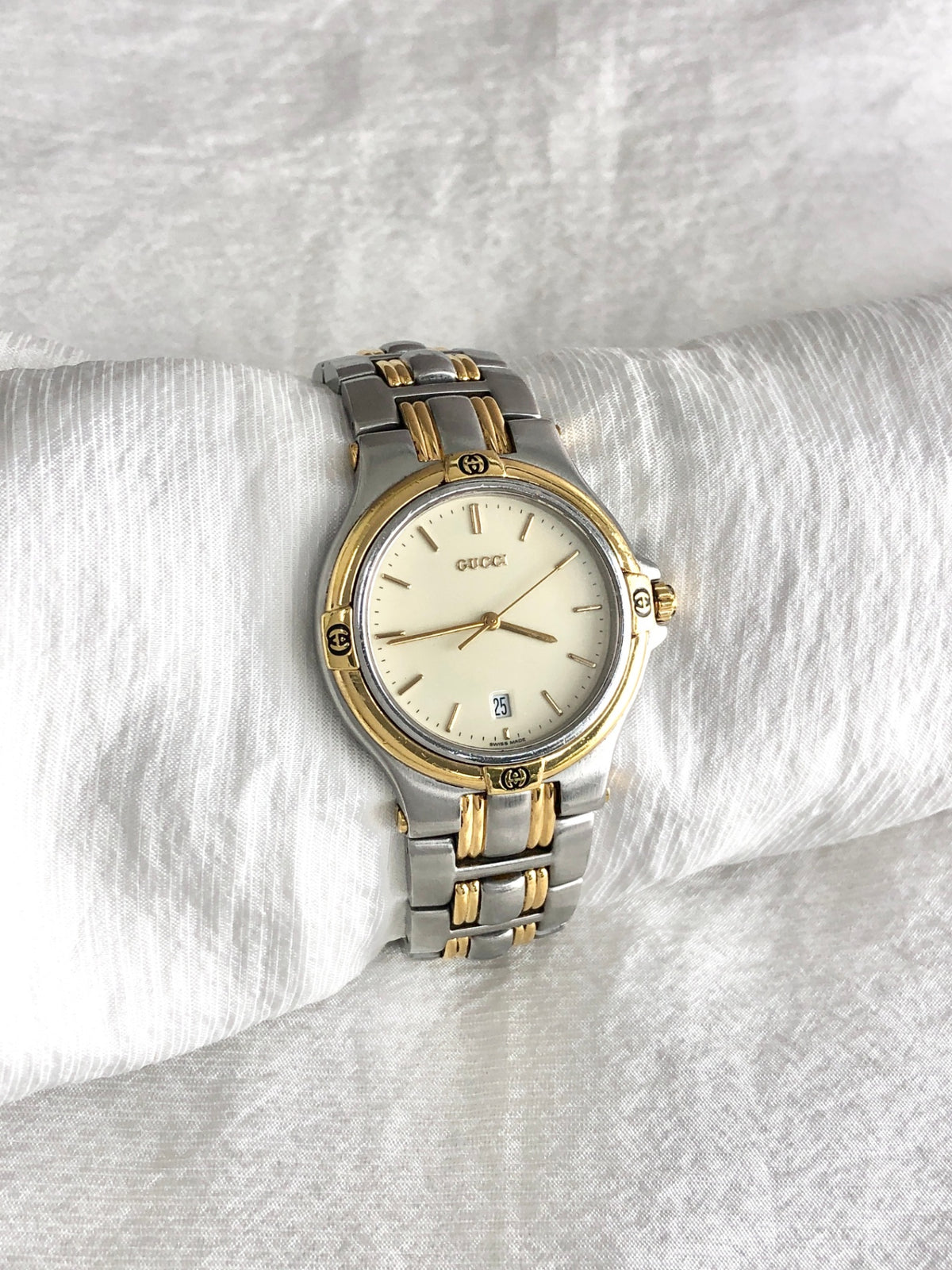 GUCCI Logo Quartz Watch Silver×Gold 9040G Vintage 3vx6v4