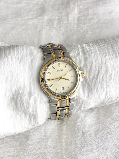 GUCCI Logo Quartz Watch Silver×Gold 9040G Vintage 3vx6v4