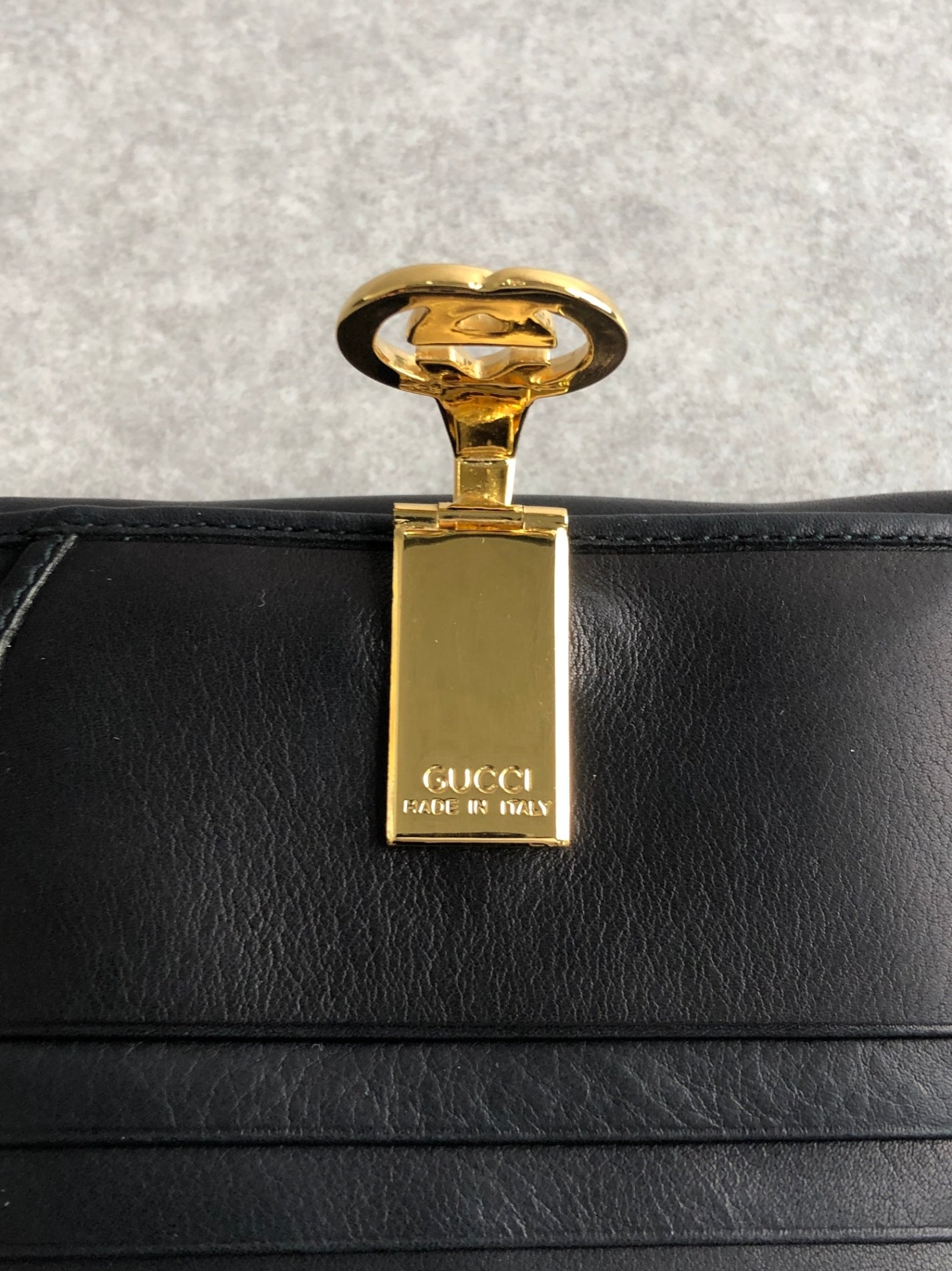 GUCCI GG logo Folded Wallet Black Vintage iy8zet