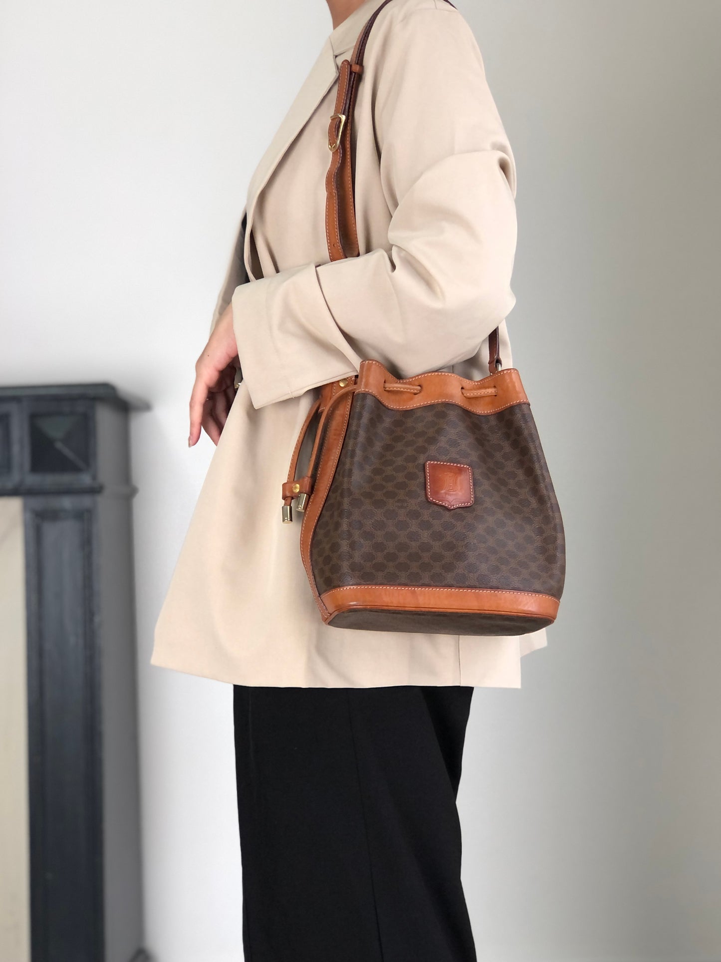 CELINE Macadam Blason Drawstring Shoulder bag Brown Vintage 7kmwfd