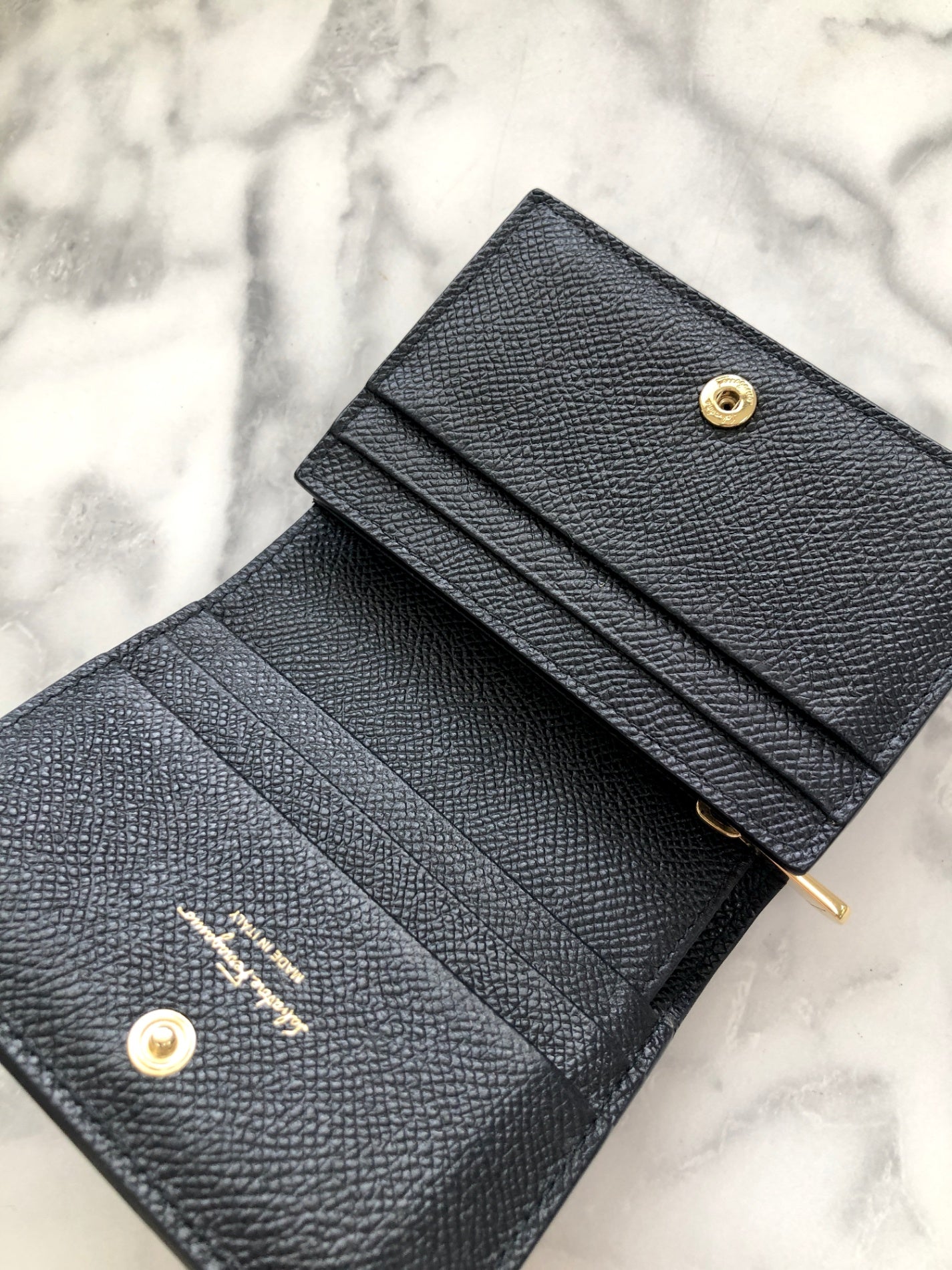 Salvatore Ferragamo Vala Folded Wallet Black Vintage vfabbw