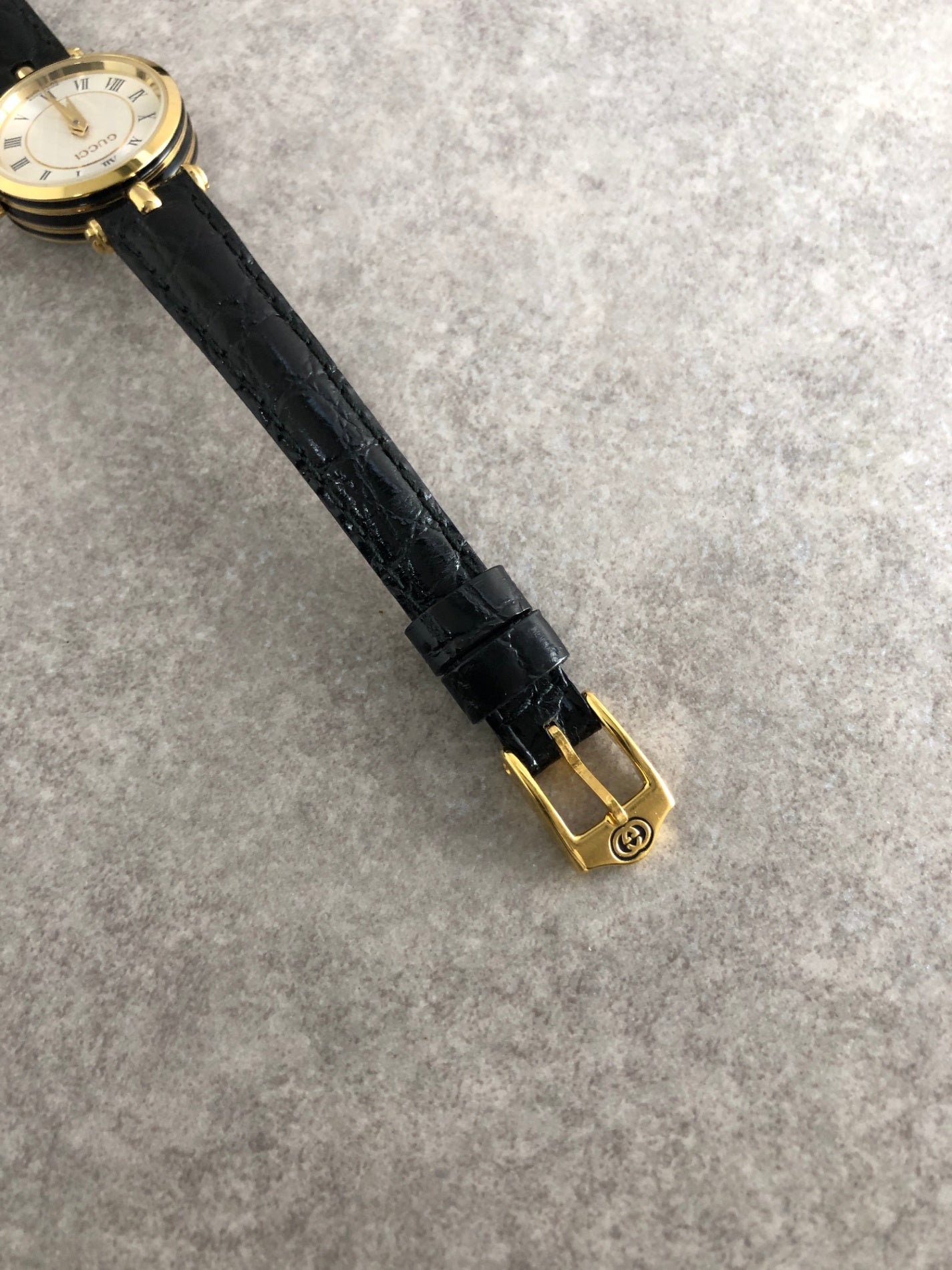 GUCCI Logo Quartz Watch Gold×Black 2040L Vintage 4eerzi