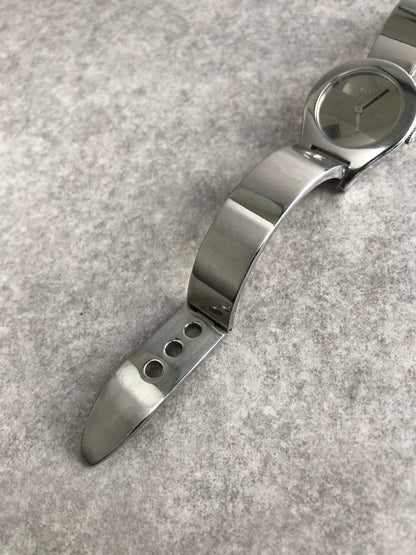 GUCCI Logo Quartz Watch Silver 6700L Vintage 28ufd2