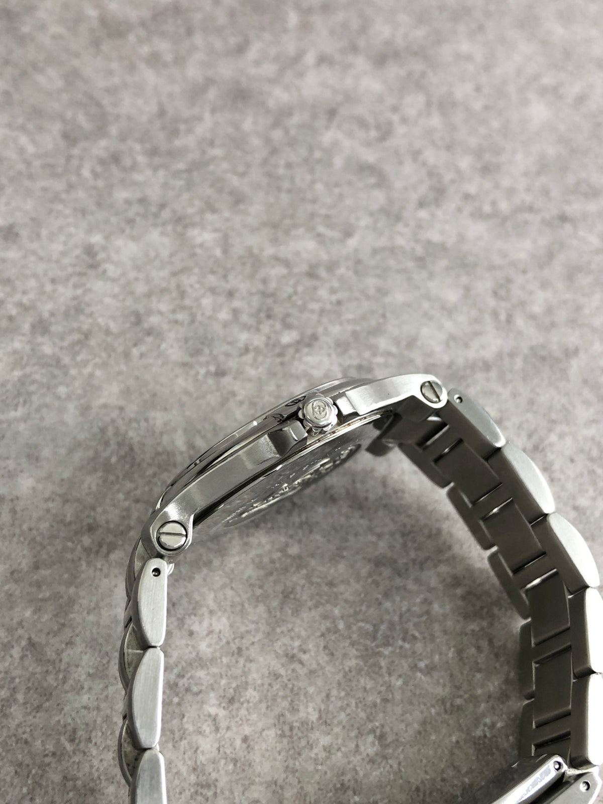 GUCCI Logo Quartz Watch Silver 9040M Vintage 5jb7um