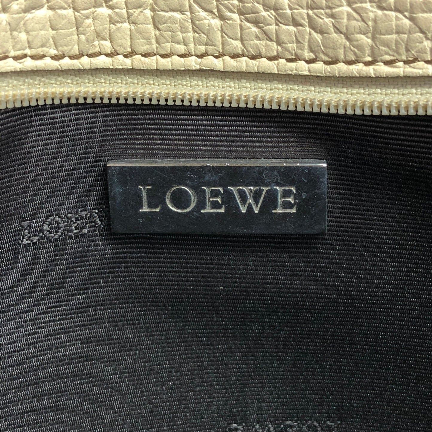 LOEWE Logo Embossed Handbag Ivory Vintage 8nnpkn