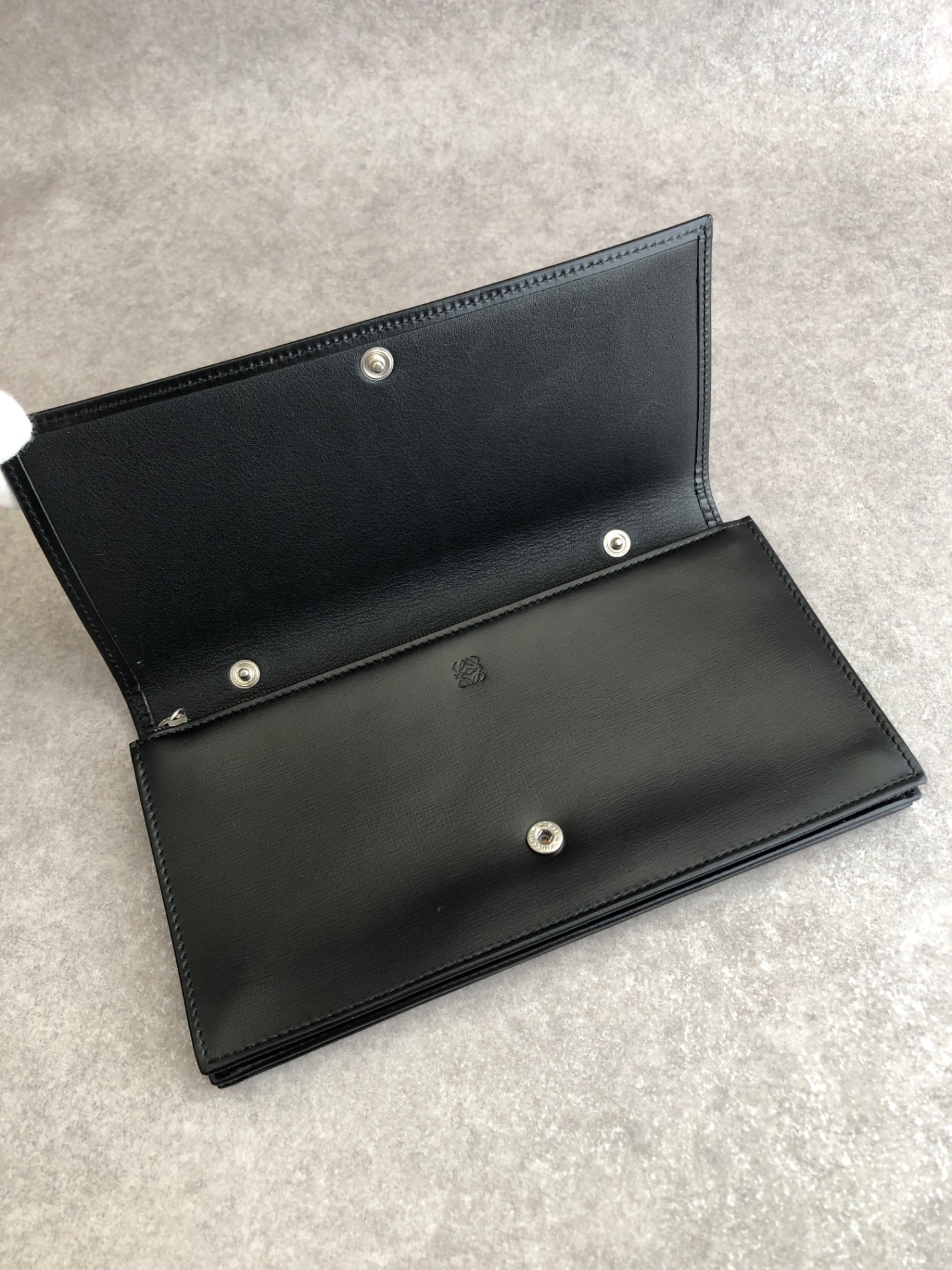 LOEWE Logo Embossed Shoulder Wallet Black Vintage yhs4zc