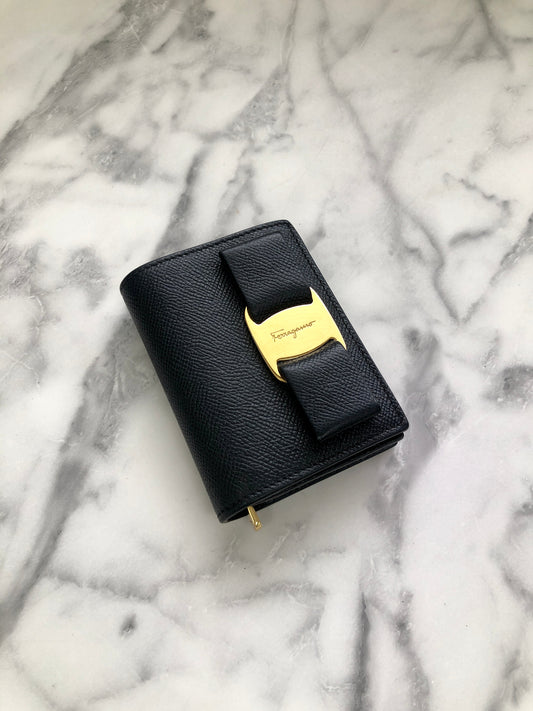 Salvatore Ferragamo Vala Folded Wallet Black Vintage vfabbw