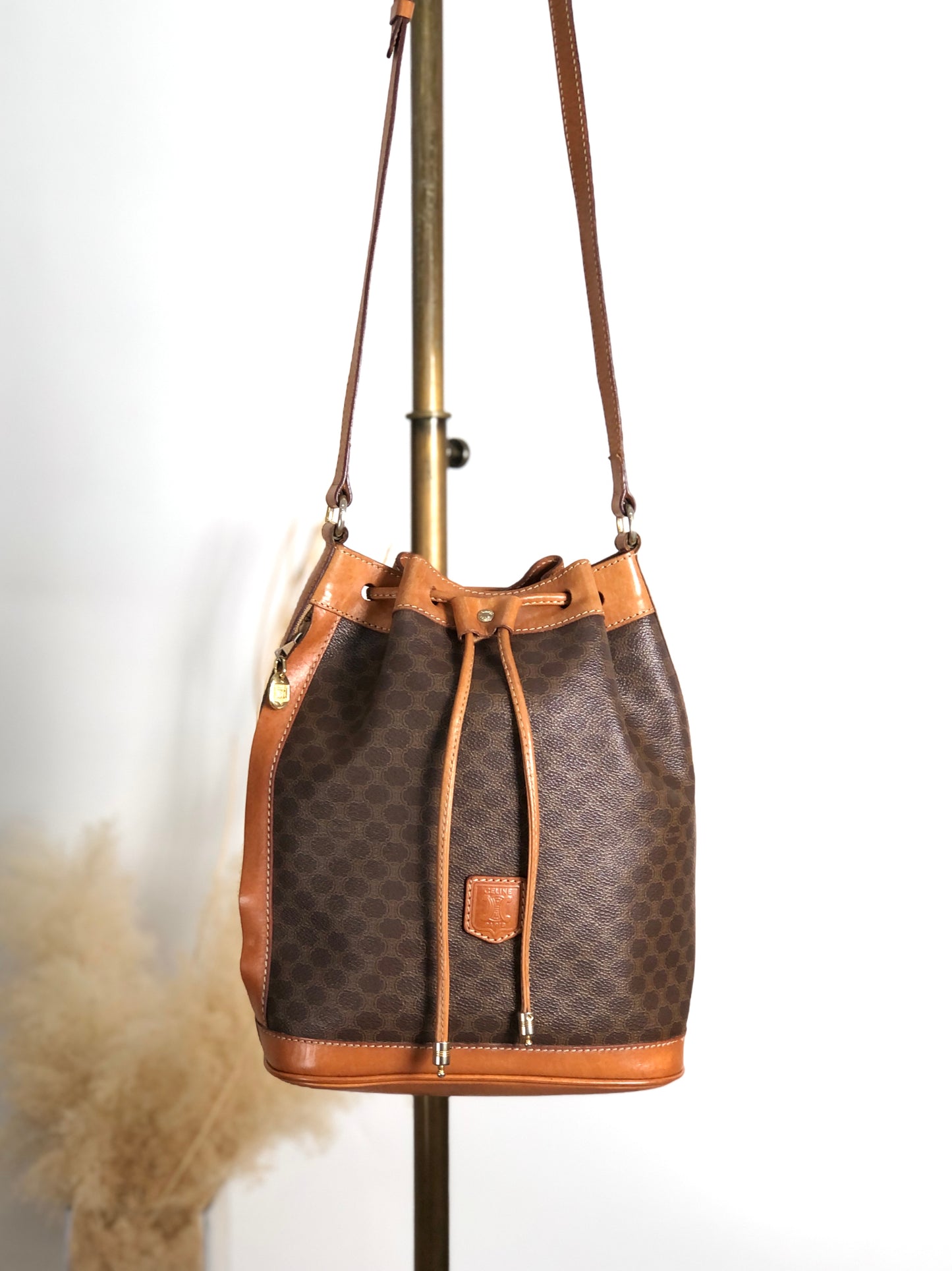 CELINE Macadam Blason Drawstring Shoulder bag Brown Vintage p5vd3z
