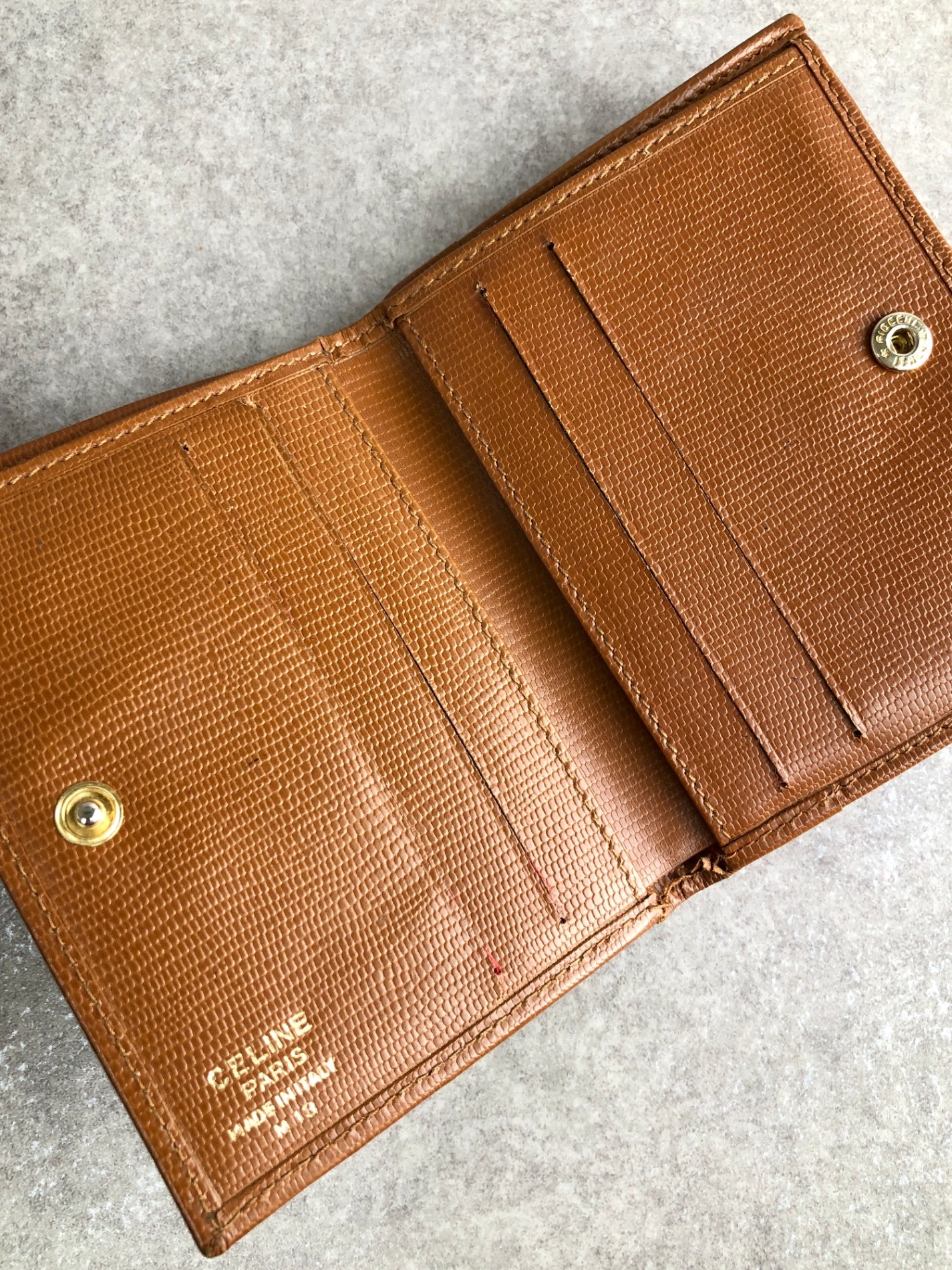 CELINE Circle Logo Folded Wallet Camel Vintage xhrnc5