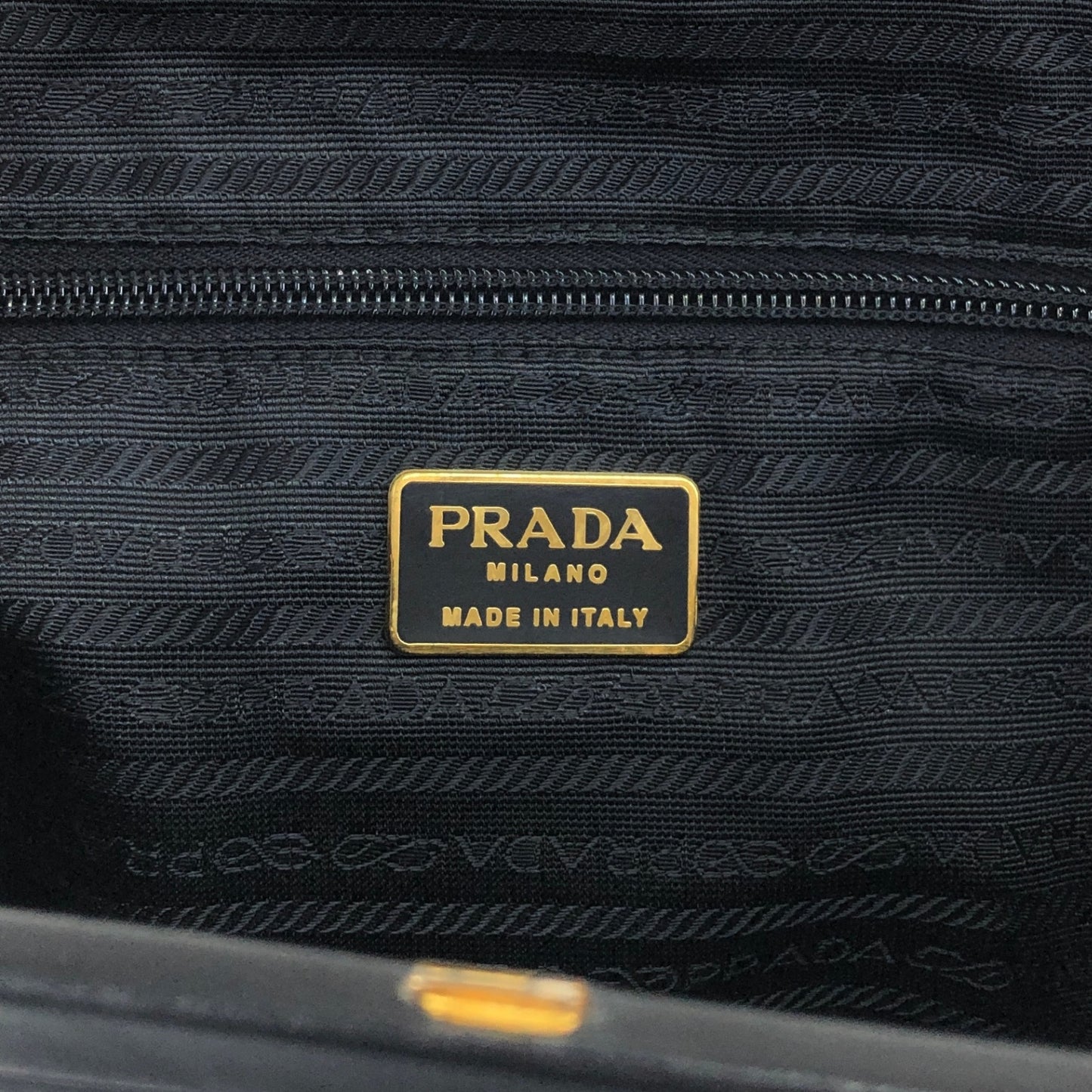 PRADA Logo Embossed Metal Clasp Handbag Black Vintage x7p3fx