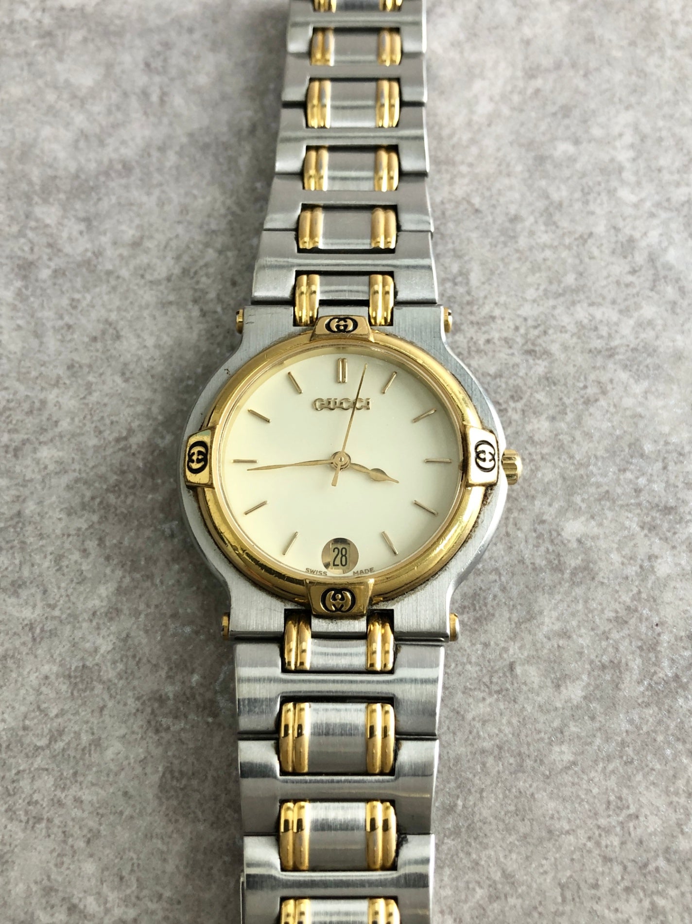 GUCCI Logo Quartz Watch Silver×Gold 9000M Vintage 6up4w4