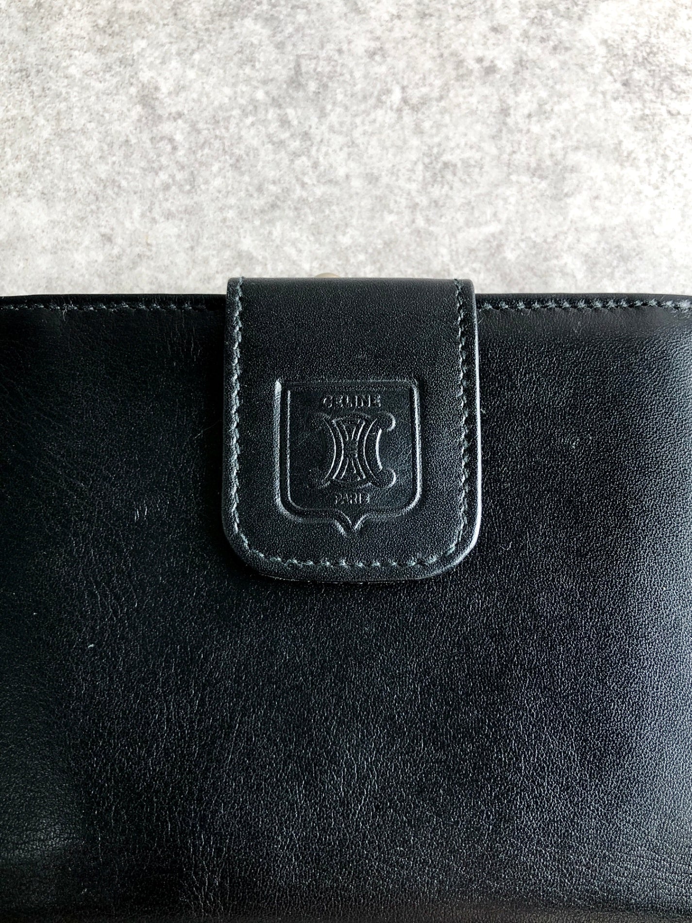 CELINE Blason 金屬扣折疊錢包 黑色復古 pprgic