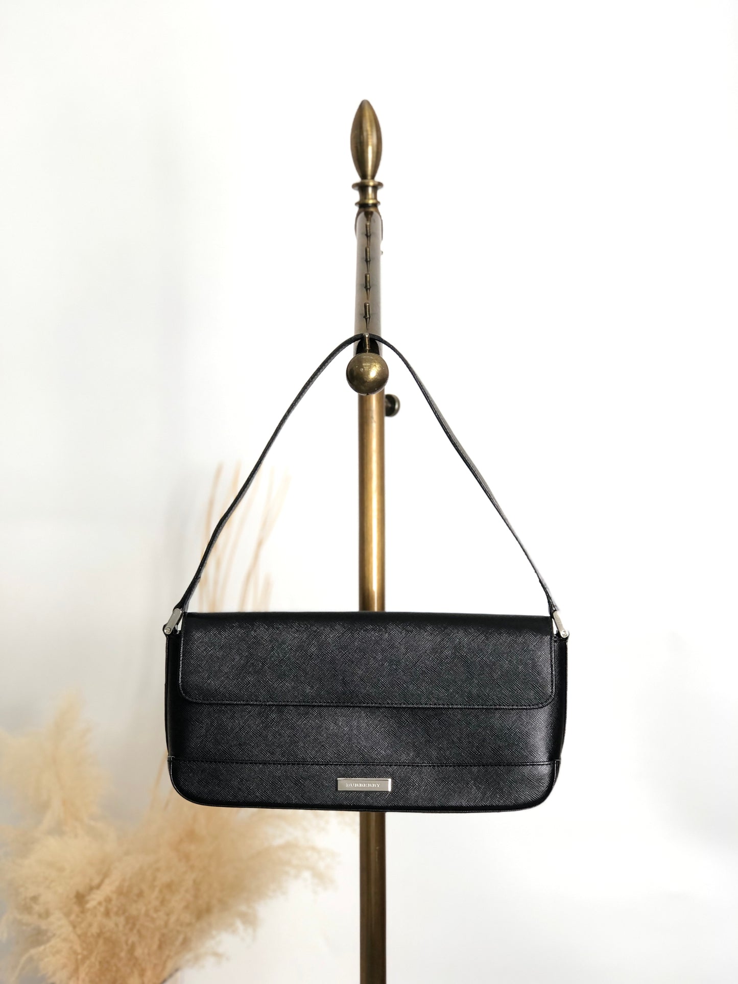 BURBERRY Logo Shoulder bag Black Vintage h4dw5e