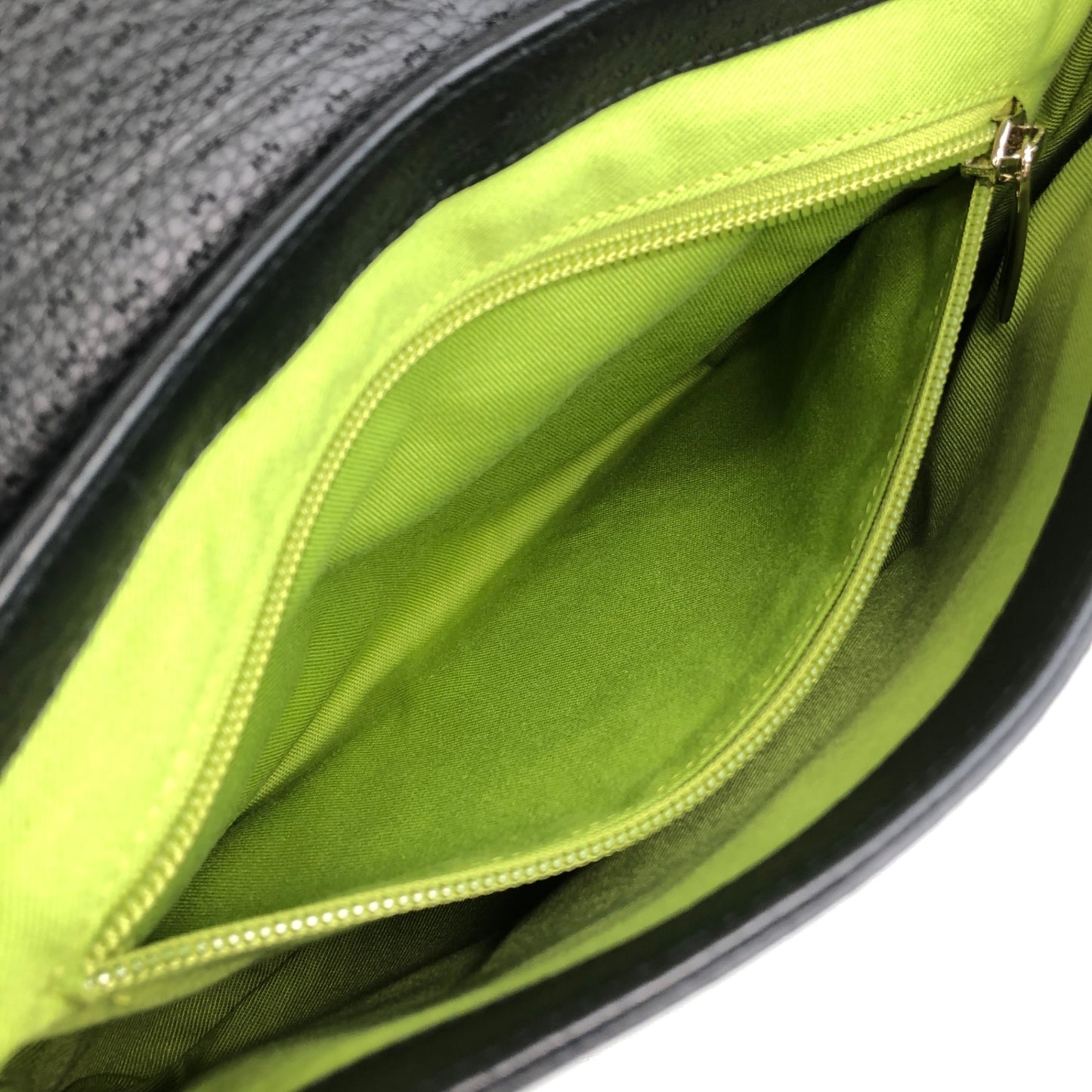 Salvatore Ferragamo Gancini Shoulder bag Black Vintage hrpw36