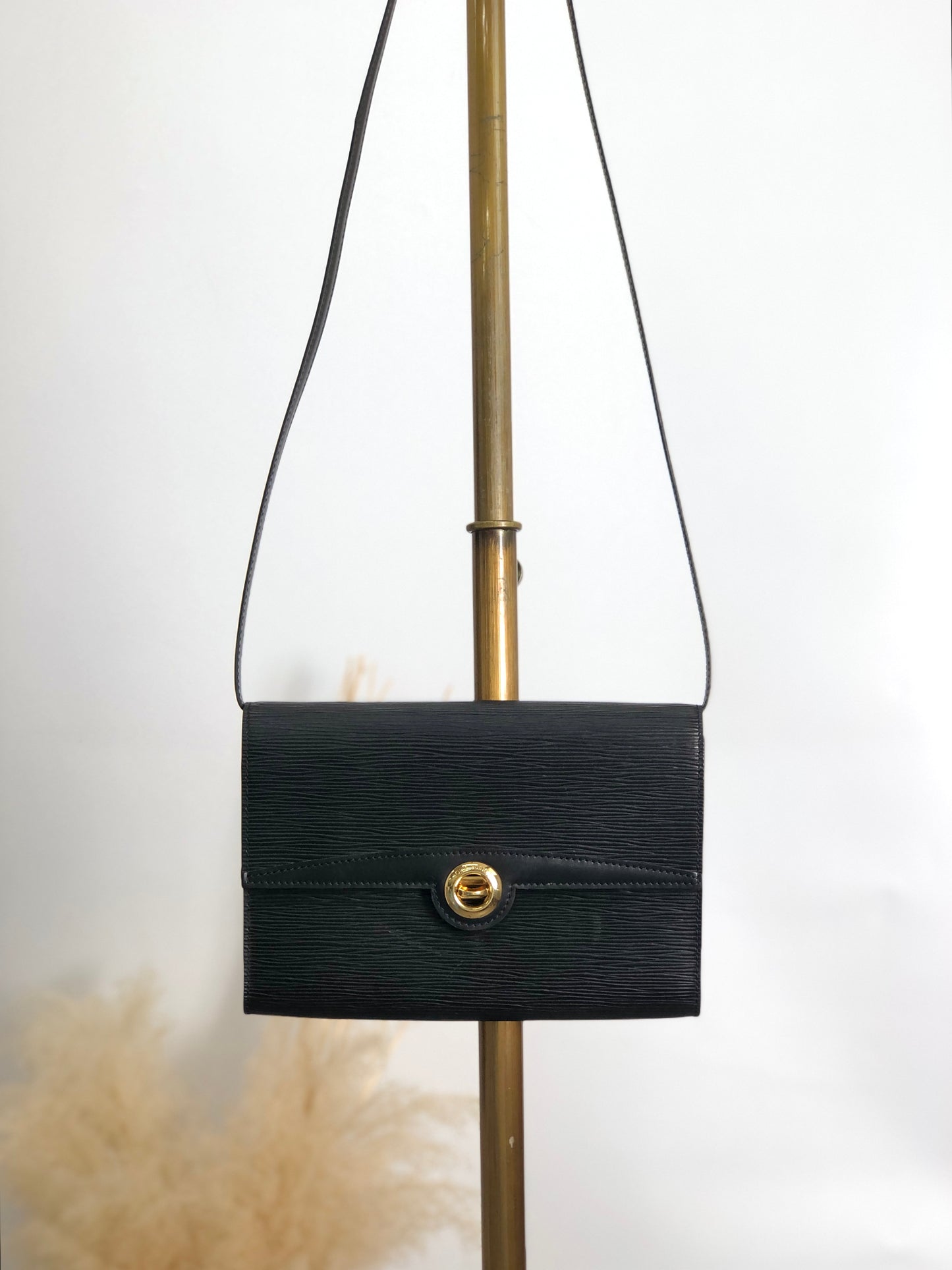 LOUIS VUITTON Epi Shoulder bag Black Vintage n8324t