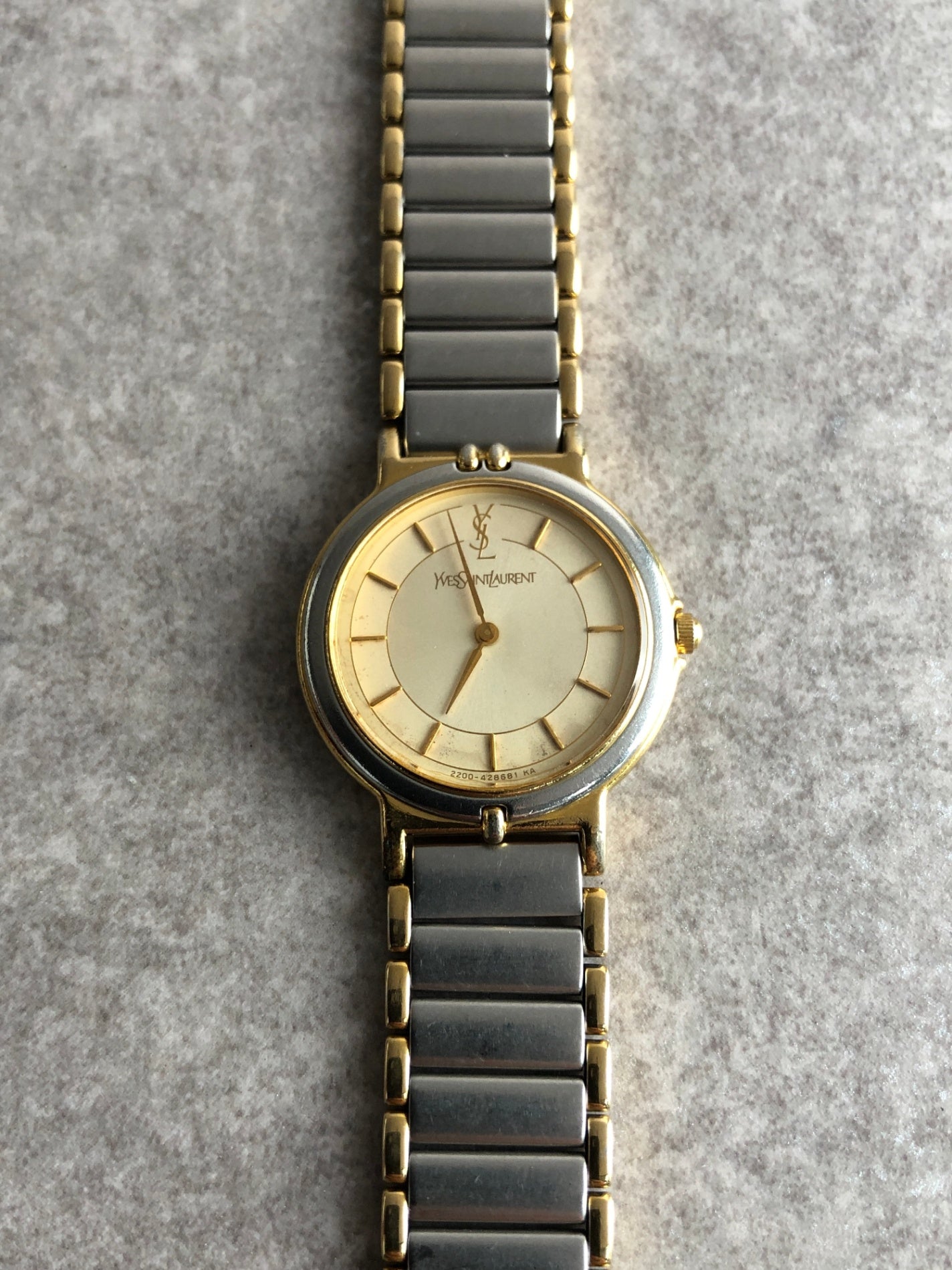 Yves Saint Laurent YSL Logo Quartz Watch Silver 2200-22841 YO Vintage p5bvh6