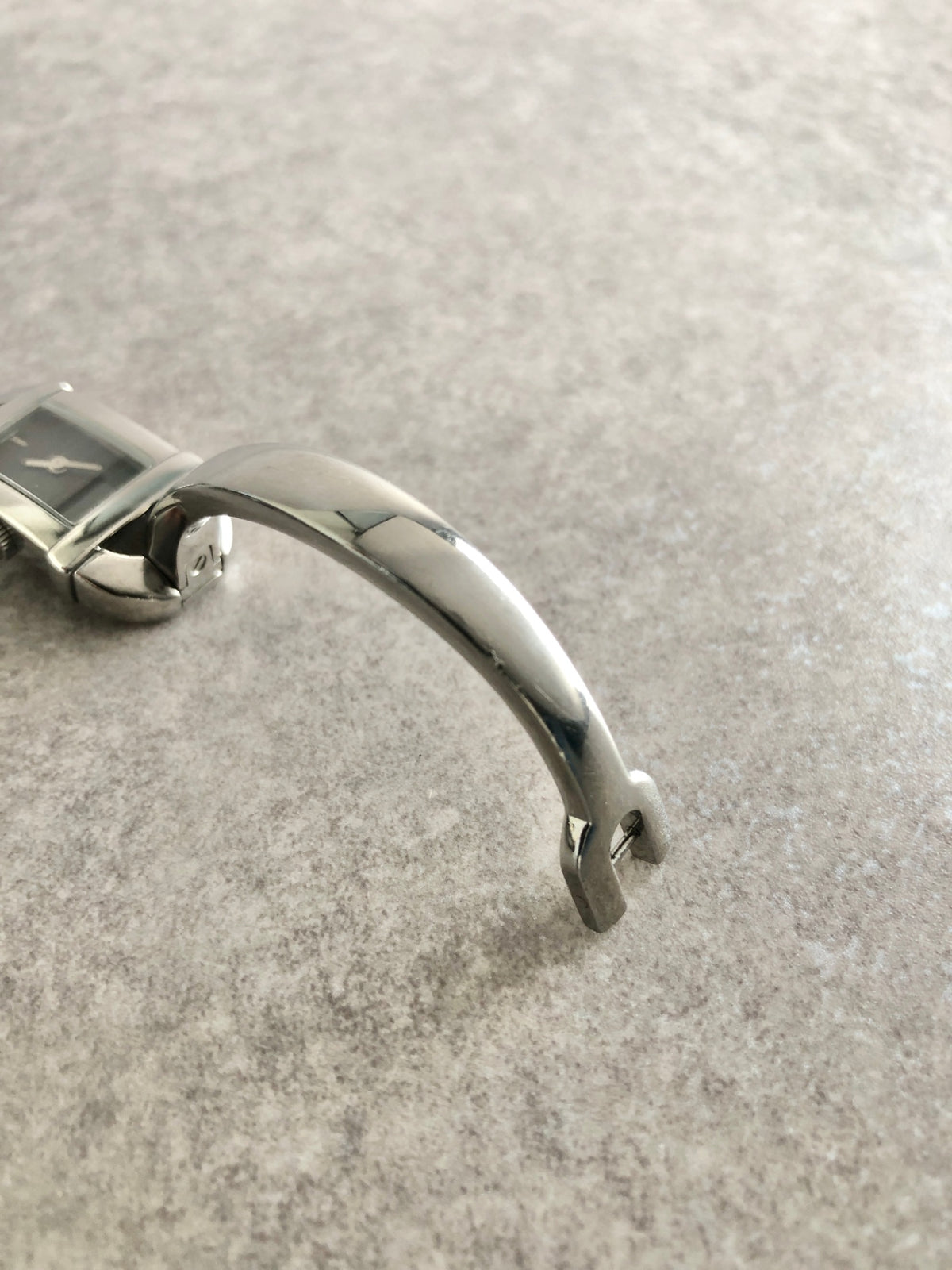 GUCCI Logo Quartz Watch Silver 6800L Vintage fuynkf
