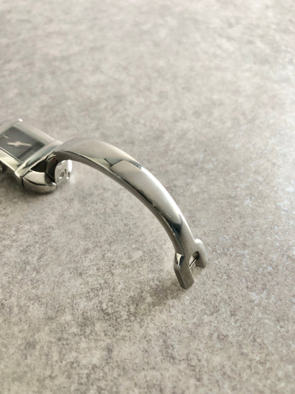 GUCCI Logo Quartz Watch Silver 6800L Vintage fuynkf