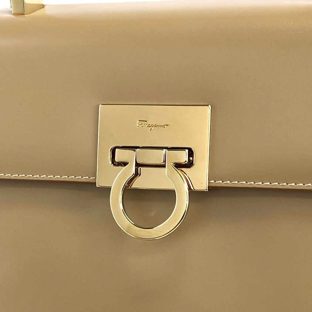 Salvatore Ferragamo Gancini Two-way Handbag Shoulder bag Beige Vintage einekb