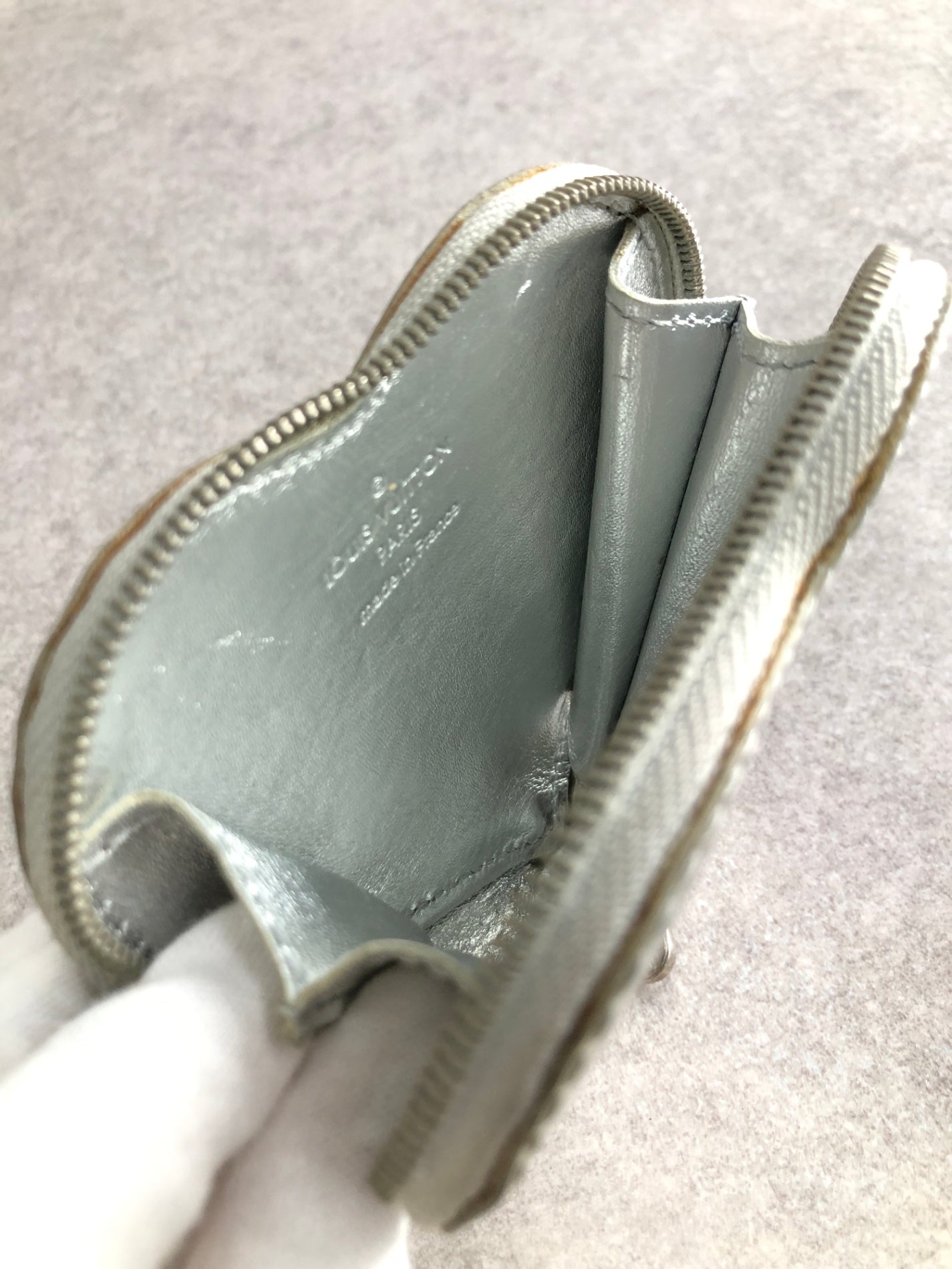 LOUIS VUITTON Heart Motif Coin Purse Silver M93566 Vintage cnid4w