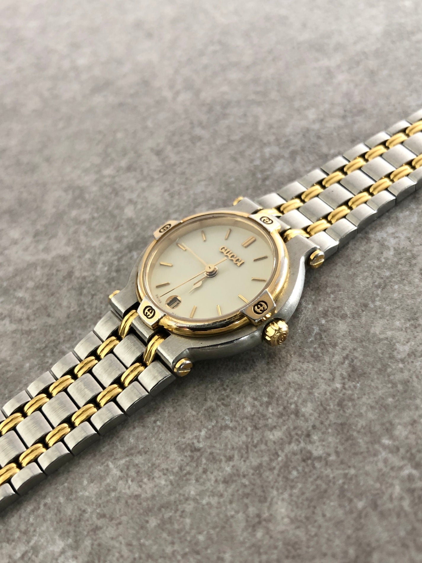 GUCCI Quartz Watch Silver×Gold 9000L Vintage 5tjs4e – VintageShop solo