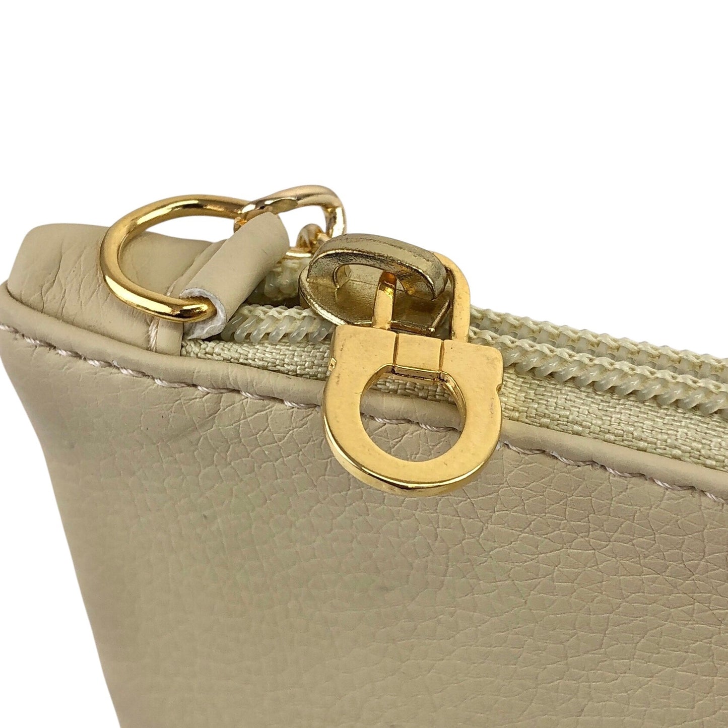 Salvatore Ferragamo Logo Small Chain Handbag Beige Vintage y3ay4g