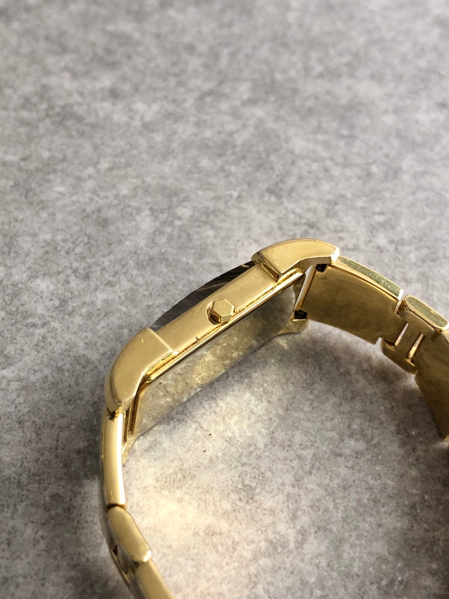 Yves Saint Laurent YSL Logo Watch Gold 5421-HI6200Y Vintage fxbm3g