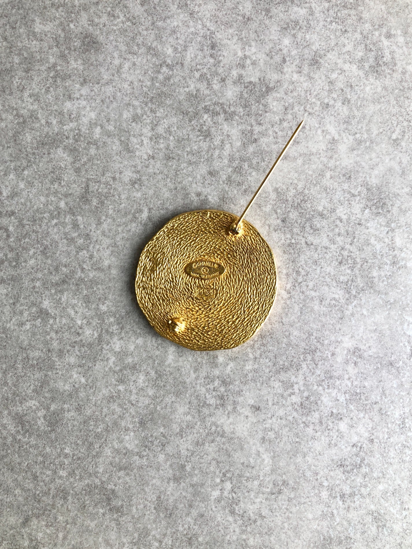 CHANEL Brooch Gold Vintage fi52sy – VintageShop solo