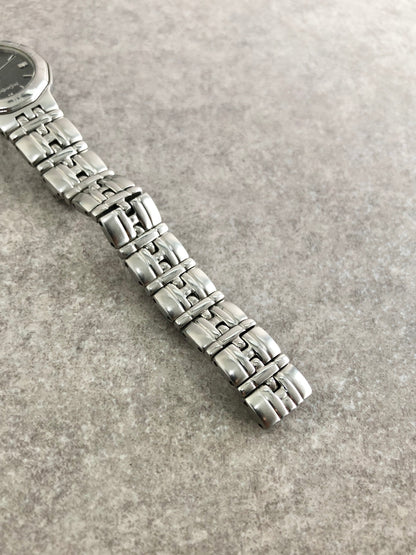 Yves Saint Laurent Logo Quartz Watch Silver 9613-H22714 Vintage w3ynyr