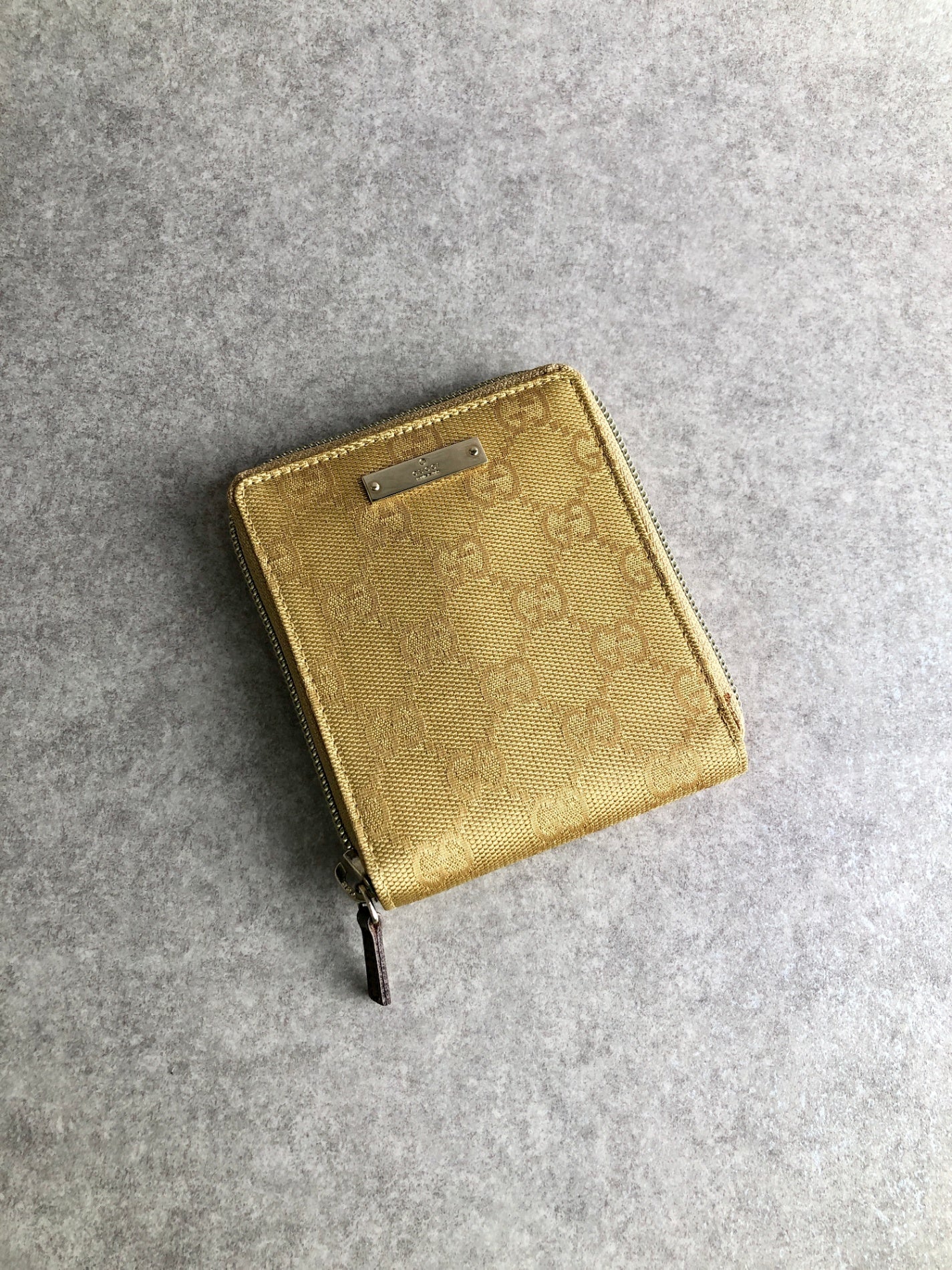 GUCCI GG Canvas Folded Wallet Gold Vintage 3fmuab