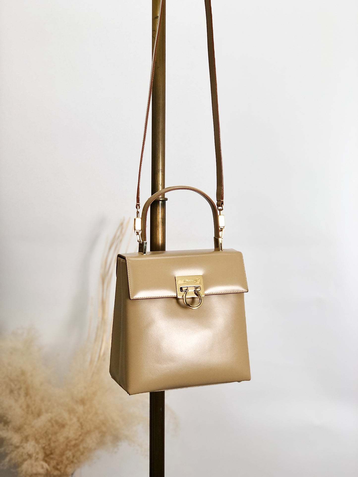 Salvatore Ferragamo Gancini Two-way Handbag Shoulder bag Beige Vintage einekb