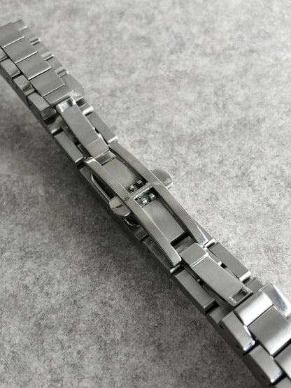 GUCCI Logo Quartz Watch Silver 4600L Vintage vw5zz5