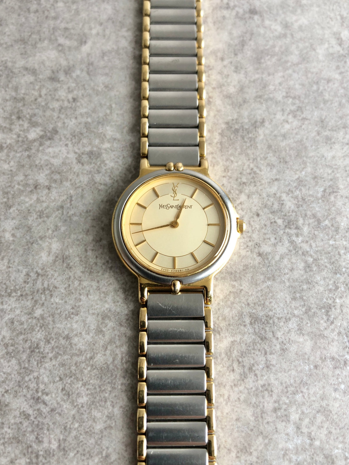 Yves Saint Laurent YSL Logo Quartz Watch Silver 2200-228481 Vintage d25enz