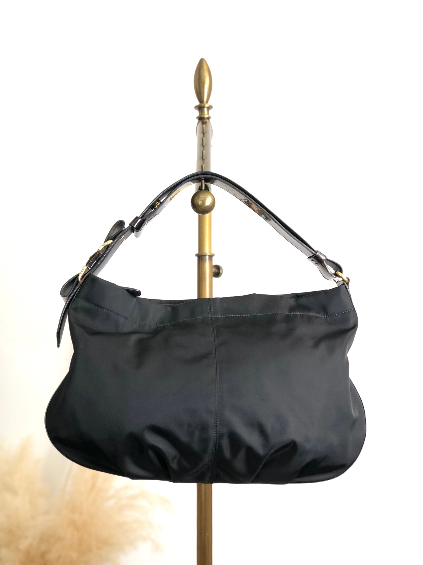 Salvatore Ferragamo Vala Ribbon Shoulder bag Black Vintage xwnsuw