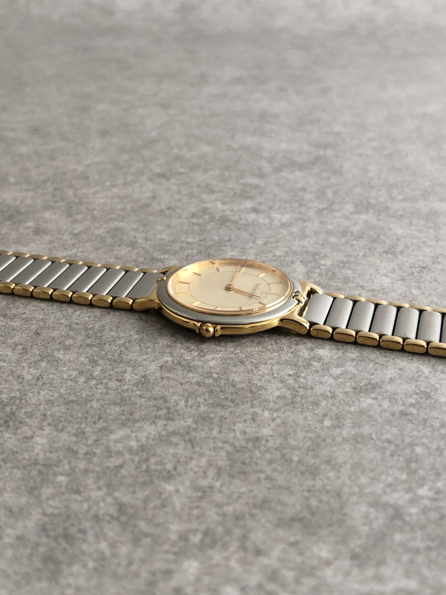 Yves Saint Laurent YSL Logo Quartz Watch Silver 4620-E62267 YO Vintage 73cef2