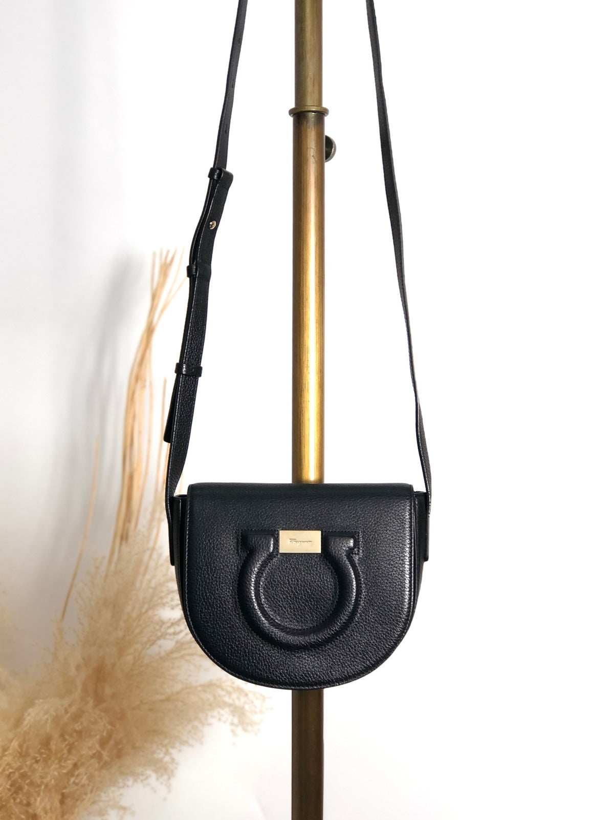 Salvatore Ferragamo Gancini Shoulder bag Black Vintage da8ayc