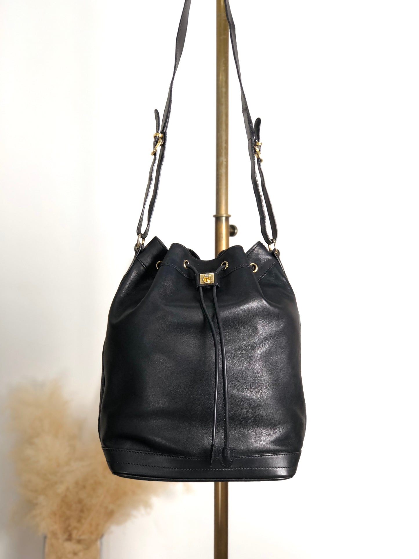 CELINE Gancini Drawstring Shoulder bag Black Vintage 4g3rt5