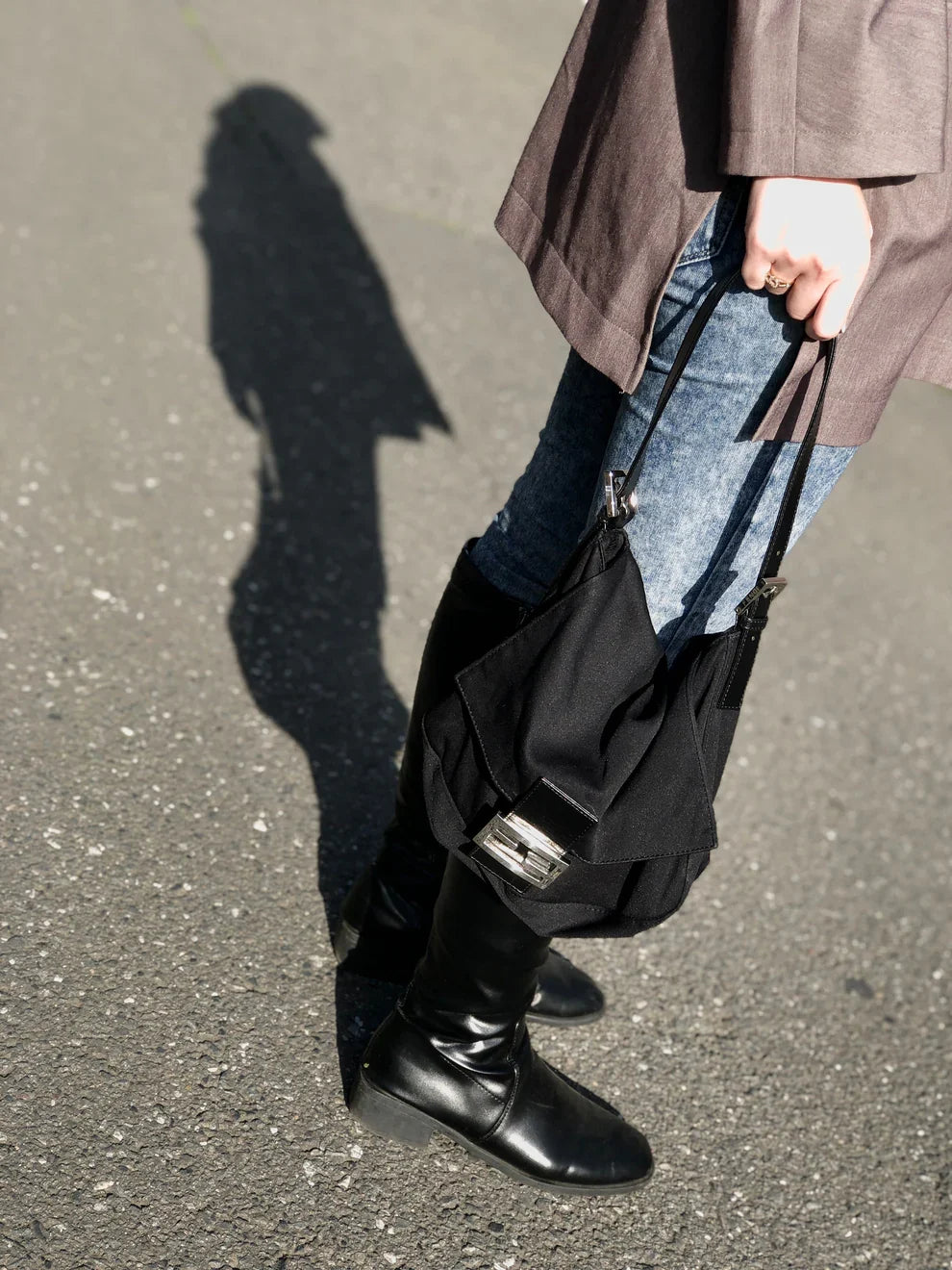 FENDI Logo Shoulder bag Black Vintage vvvemn